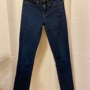 GAP Women’s Classic Straight Jeans, size 28 Tall